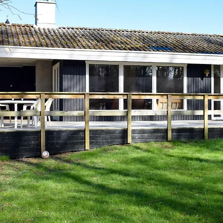 Three-bedroom In Nyaraló Græsted
